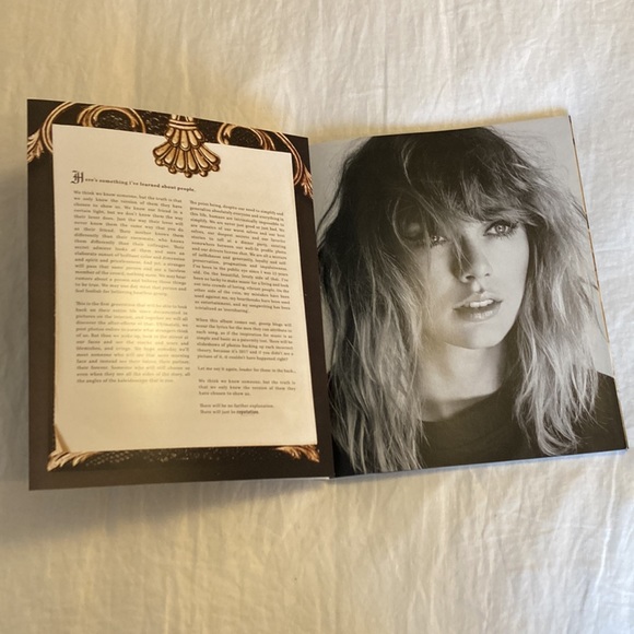 RARE Taylor Swift Reputation Deluxe Book Volume 2 with Poster, Collector’s Item - Picture 3 of 9